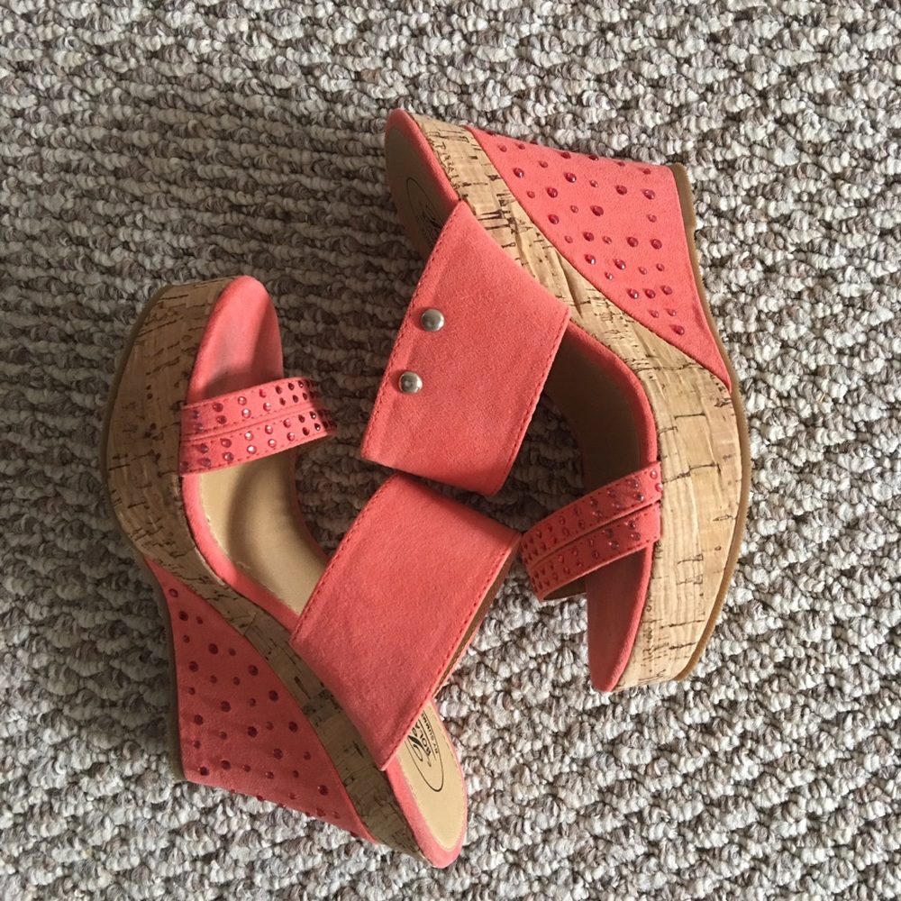 Coral wedge sandals size 6